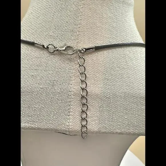 Beautiful Botanical Tree and Butterflies Pendant Necklace - Picture 10 of 11